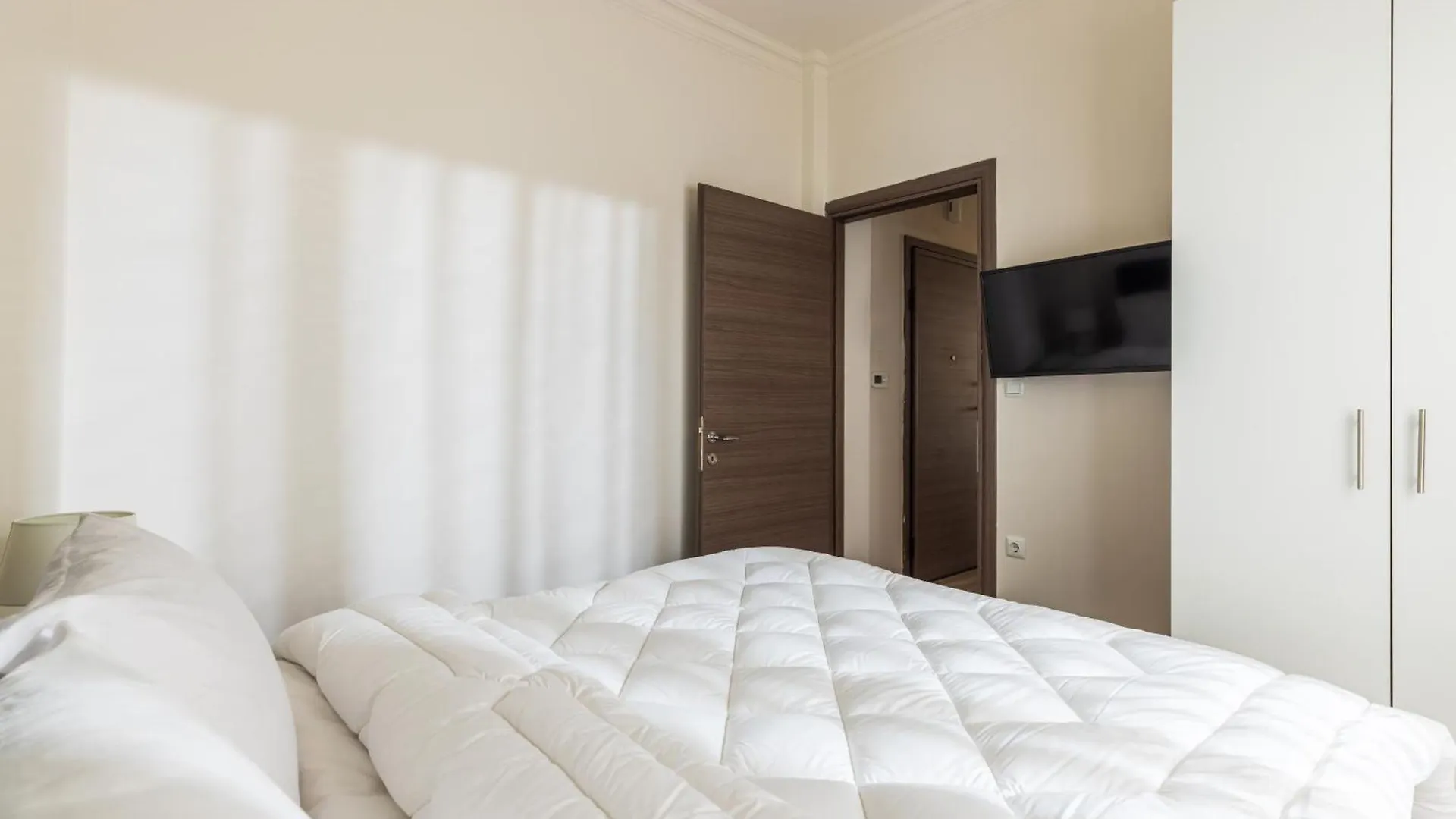 Tropical & Faces By Nest Apartment Thessaloniki