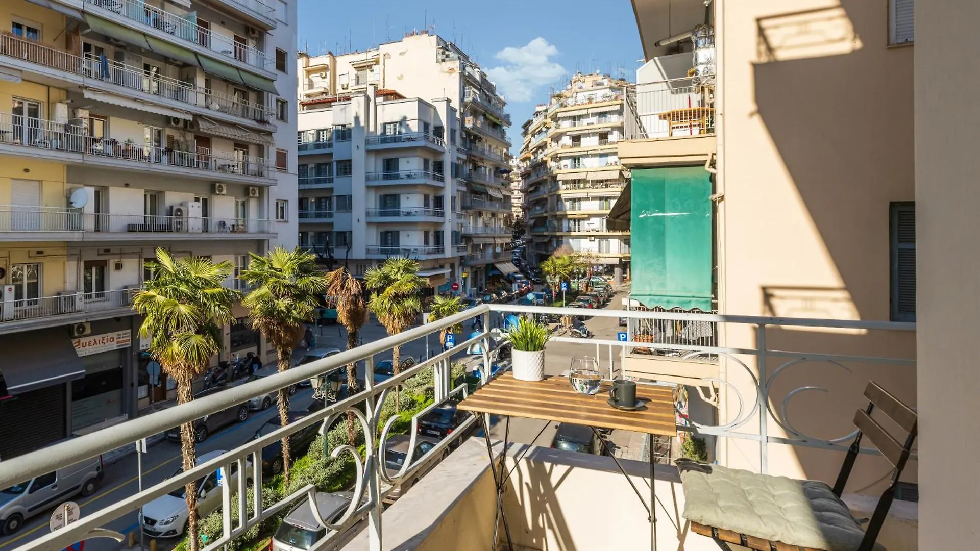 Tropical & Faces By Nest Apartment Thessaloniki