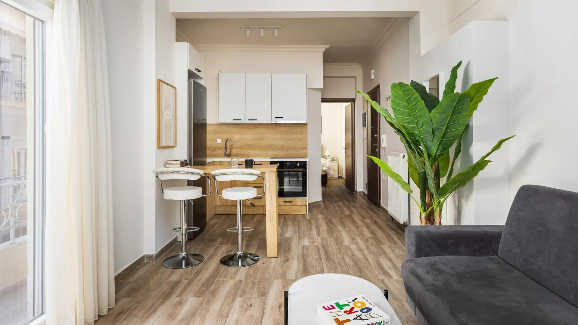 Tropical & Faces By Nest Apartment Thessaloniki
