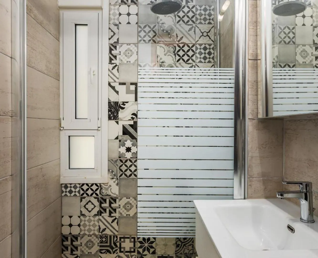 Tropical & Faces By Nest Apartment Thessaloniki