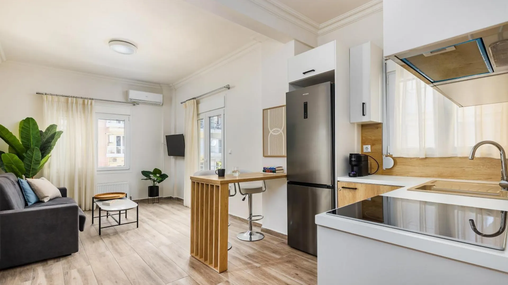 Tropical & Faces By Nest Apartment Thessaloniki