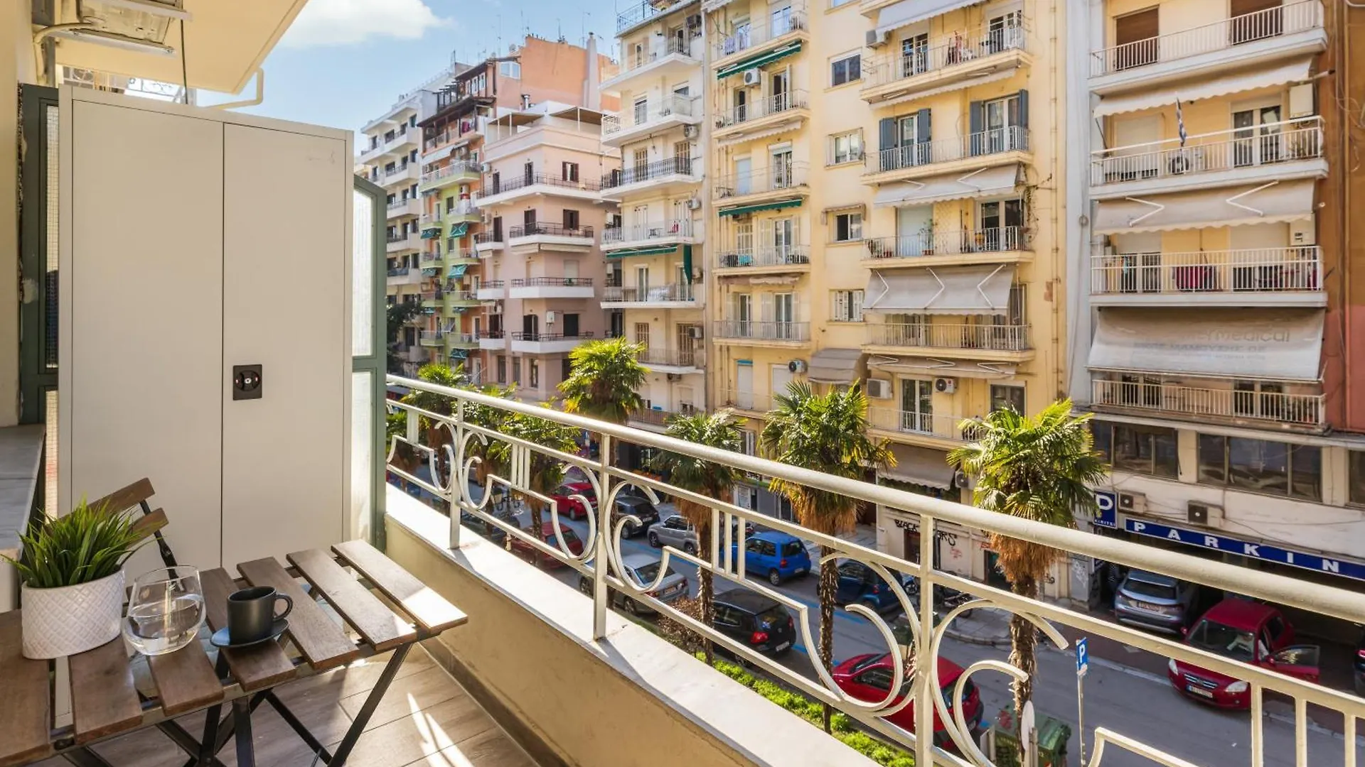 Tropical & Faces By Nest Apartment Thessaloniki Greece
